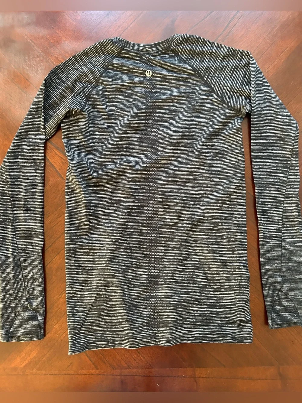 lululemon athletica Women’s Long Sleeve Seamless Top - Charcoal Heather size 6